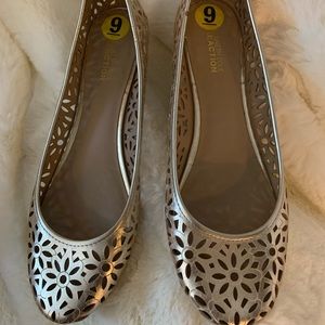Brand New ladies Flat